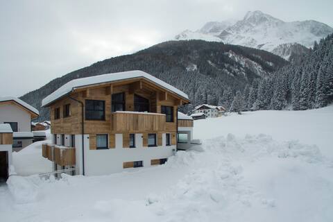 Luxury 5 bedroom Chalet Bella near St Anton