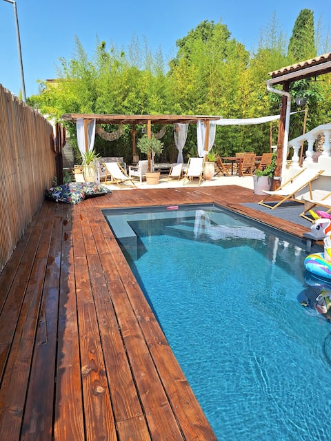 Family home with beautiful pool