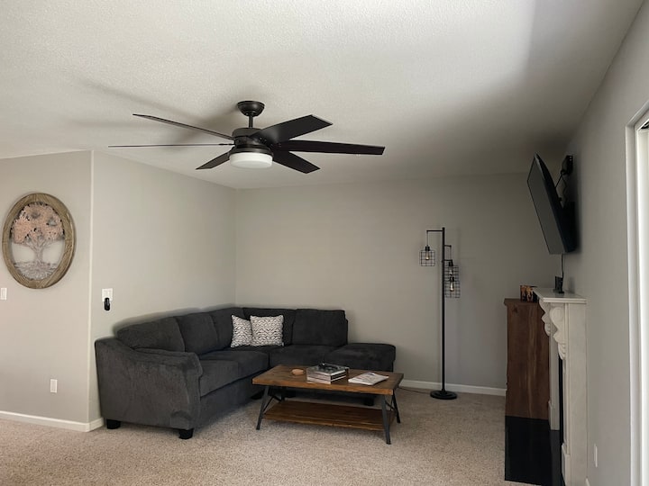 Modern Townhouse | Walk To Kaiser And Mall - Modesto, CA