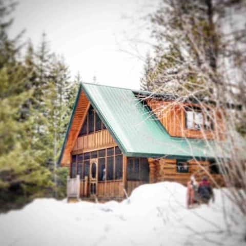 Wild Rose Cabin+ Sauna + Larch Hills Ski 10 min