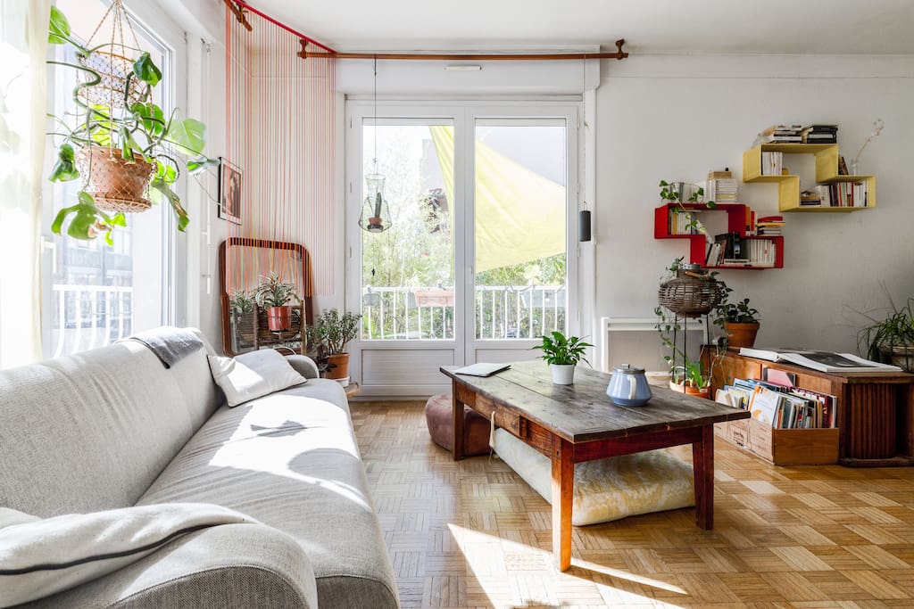 Salon ouvrant sur balcon donnant sur Jardin