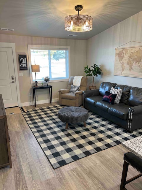Quiet & New, 1 bed 1 bath twin home
