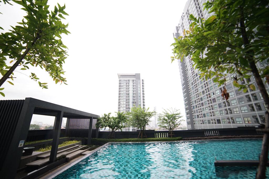 Common area on 7th floor/Swimming pool open 6-20 hrs