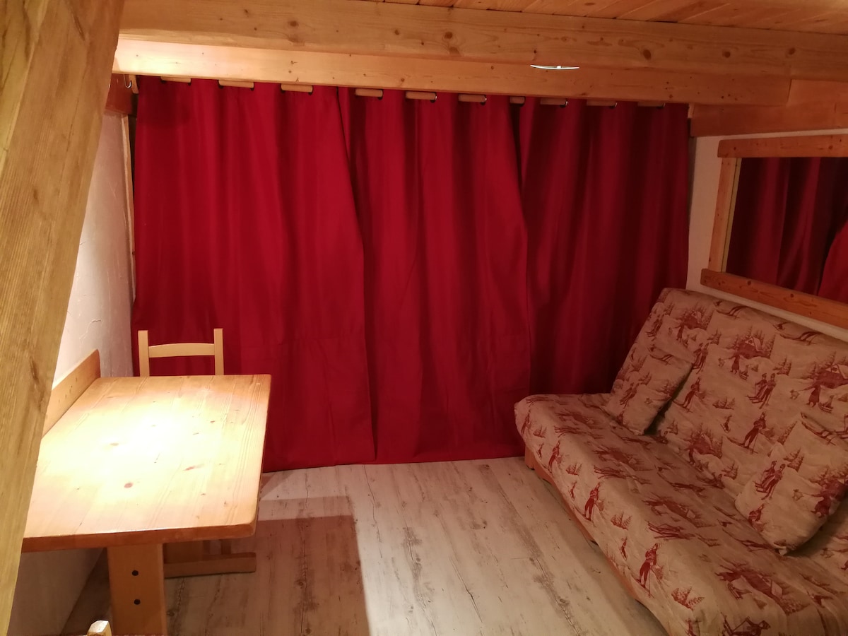 סלון עם ספה 