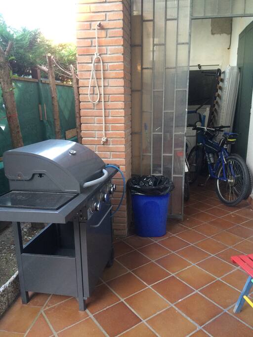 Barbecue e ripostiglio