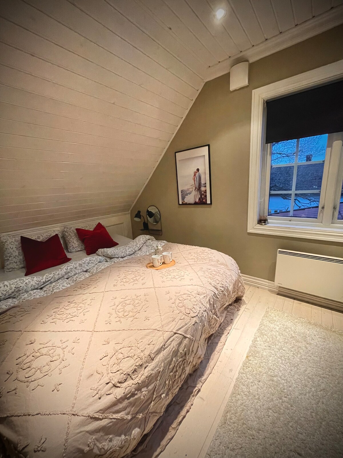 主卧与步入式房源相连。床(180) 