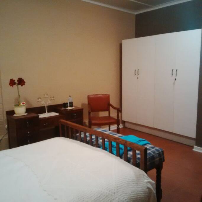Spacious room with free WiFi