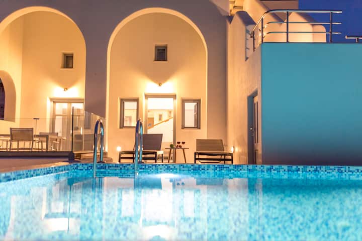 Luxe Villa Urania-Swimming Pool, Sunset & Elevator
