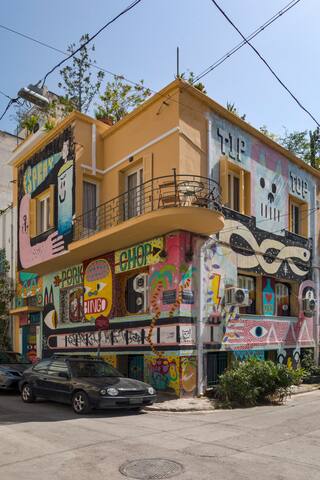 One Bldg – 4 Unique Apts – Green Rooftop! EP9 Bldg gallery image 4