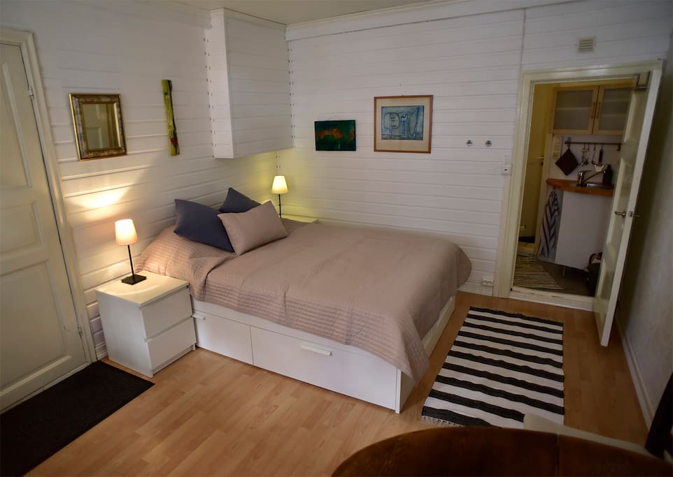 Nice and warm room with queen size bed and access to kitchenette and bathroom