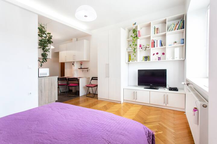 *FREE parking + City centre location