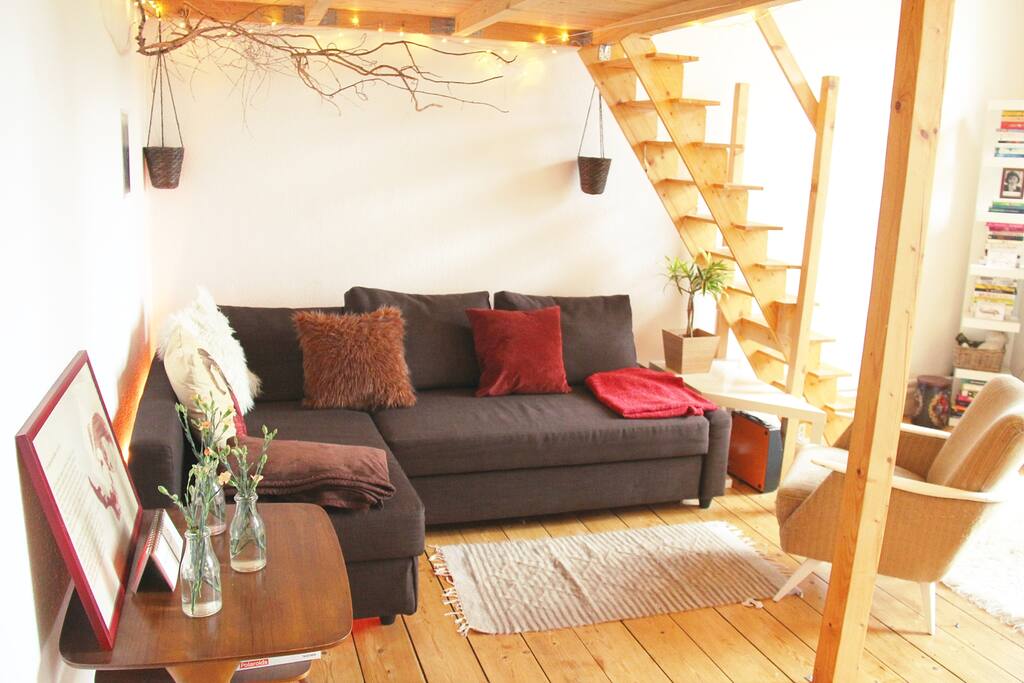 Das Sofa kann zu einer bequemen Schlafcouch mit den Maßen 140x200cm ausgezogen werden.
