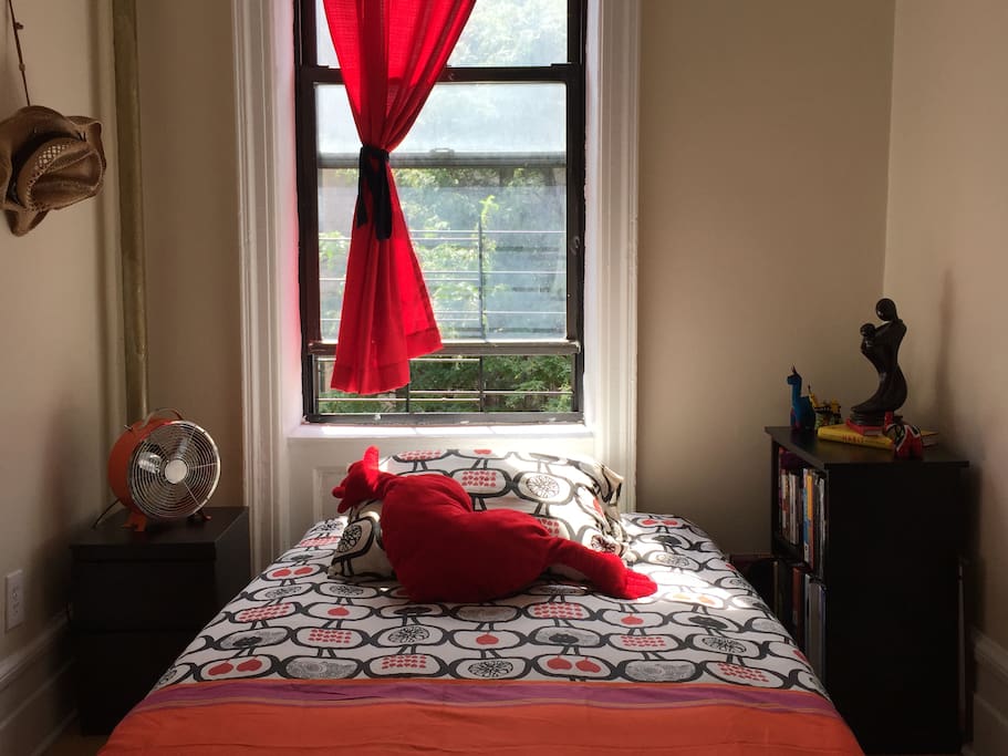 The room overlooks the streets giving you that feel of the Manhattan action.