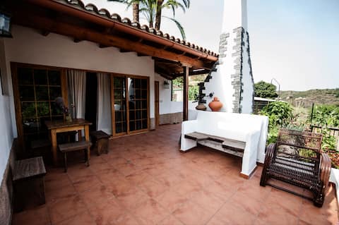 CASA MEDINA 1 - 5 PEOPLE, RURAL EXPERIENCE.