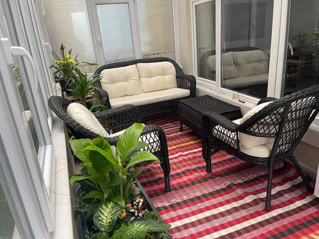 Oldcity 1st floor with balcony great kitchen gallery image 3