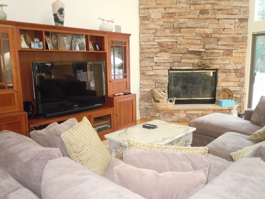 Living Room with couch, TV & working gas fireplace