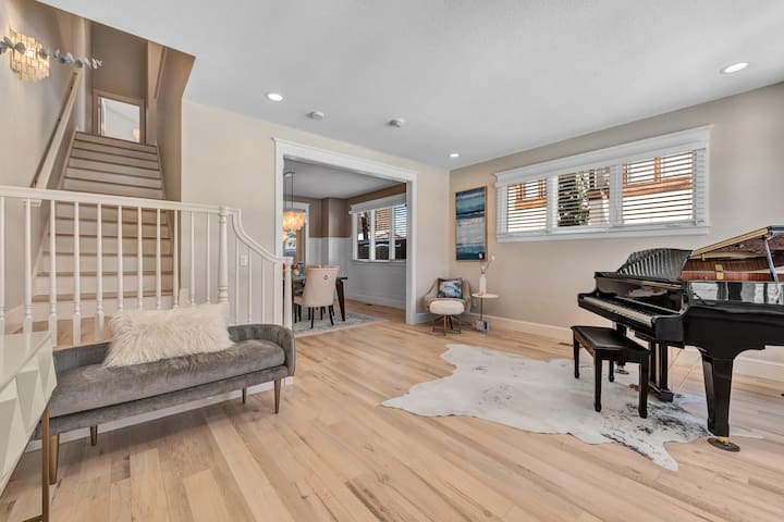 Luxury Retreat: One Block to Washington Park gallery image 2