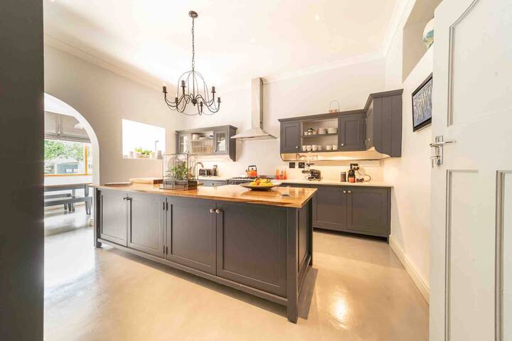 Entertainers delight, Hauptville Farmhouse gallery image 5