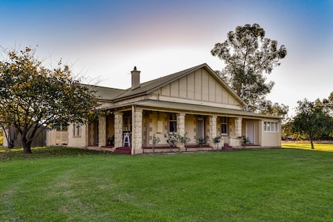 The Jazz (Entire House. All 4 Bedrooms)