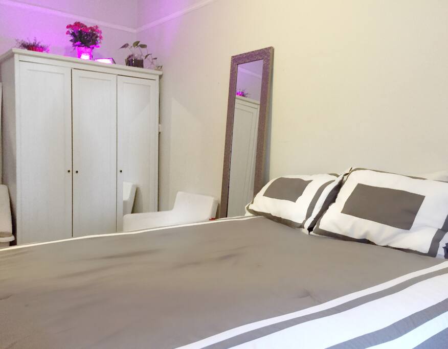 2nd Bedroom with ultra-soft duvet, Egyptian cotton bed sheets and cloud pillows