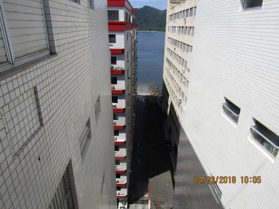 Sala com vista para a praia sem a rede de proteção