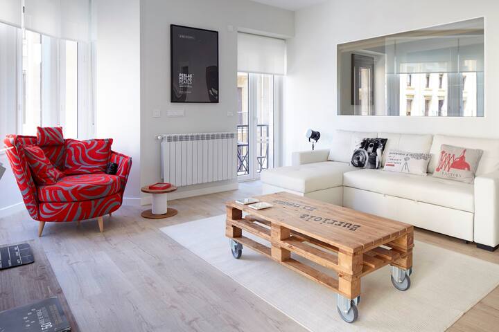 Zurriola Zinema by FeelFree Rentals gallery image 2