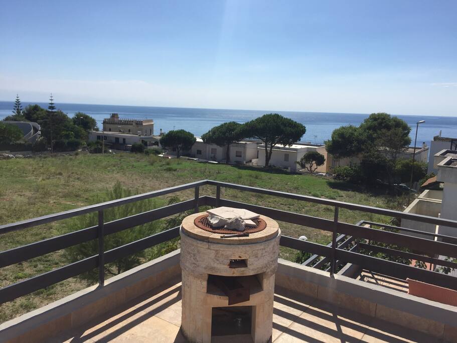 Terrazzo 2 vista mare con BBQ e lavelli