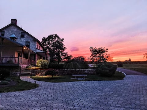 Spring Haven Farm, 1800s Farmhouse On 82 Acres!
