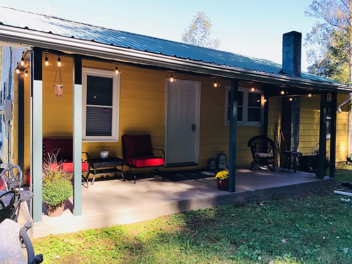 Beulah Bison Farm Bed & Breakfast (Golden Cottage) Cottages for Rent in Mount Airy, North