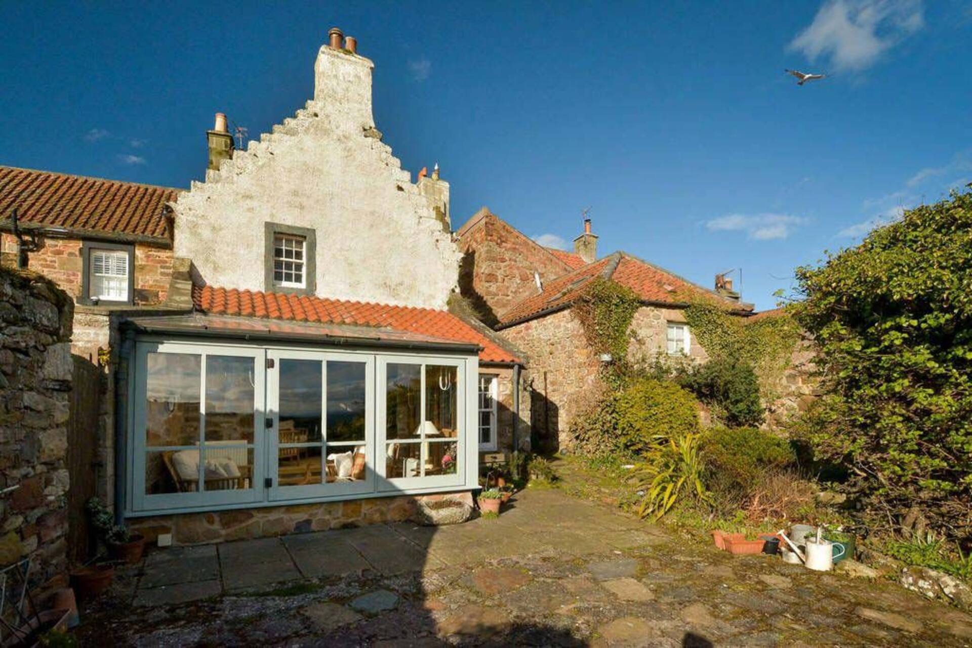Pet-Friendly 3-Bedroom Coastal Home in Crail Near Harbour, Sea Views & Walks on Fife Coastal Path — photo 4