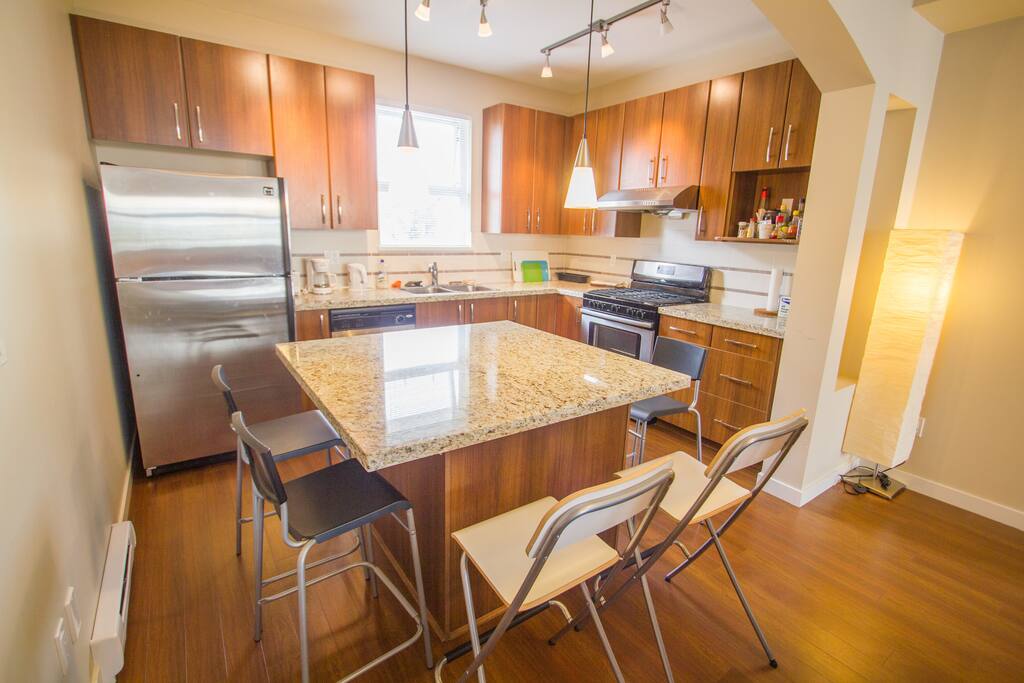 Kitchen island breakfast area