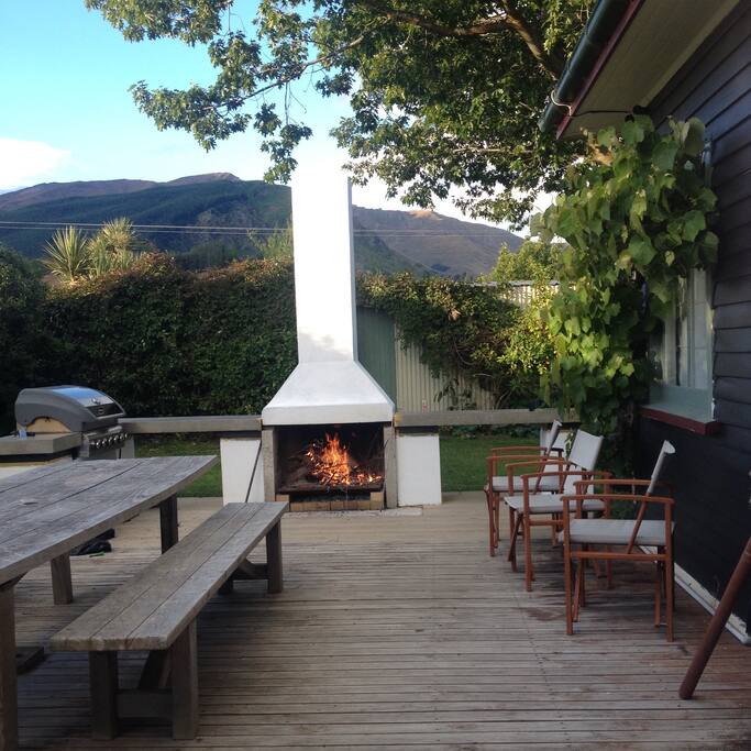Outdoor dining & BBQ area