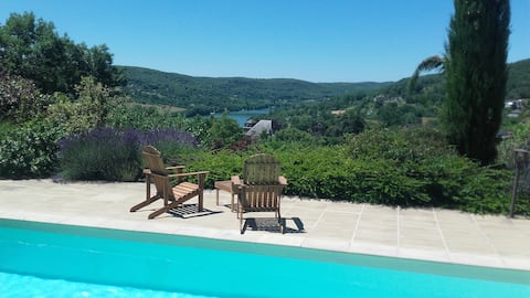 Lissac-sur-Couze: house with lake view