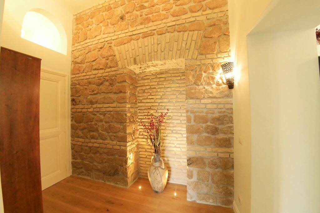 ROMAN WALL