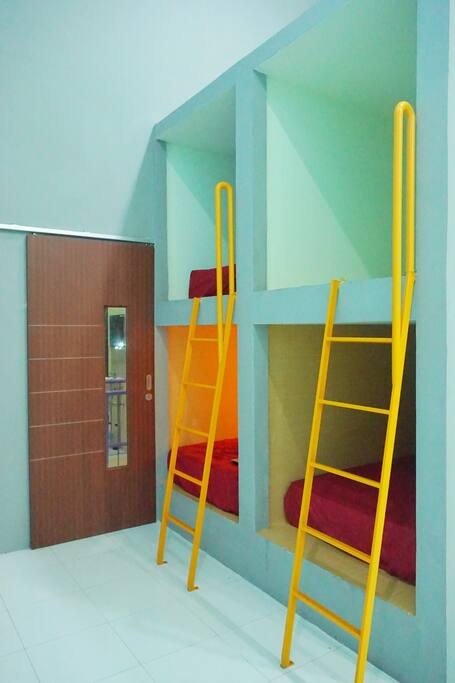 Capsule bed