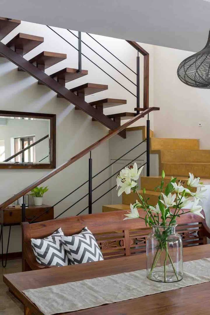 Dining area image 1