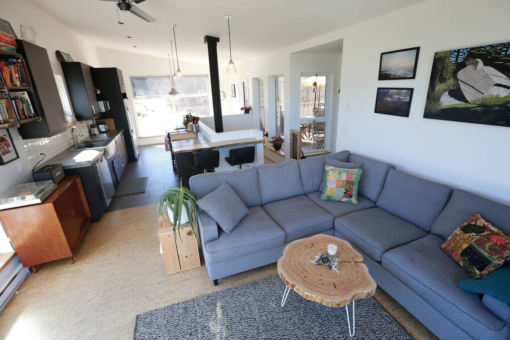 Spacious & Bright Living Area