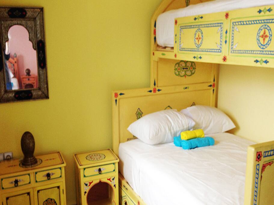 Habitacion Triple con Litera, especial para matrimonio con hijos.