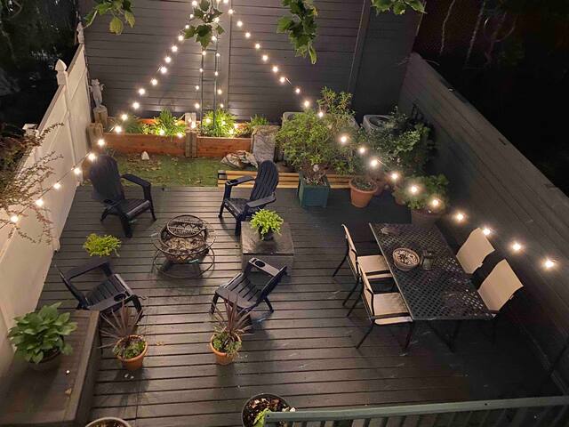 Luxurious Huge Townhouse | King Beds | 5 Subways gallery image 2