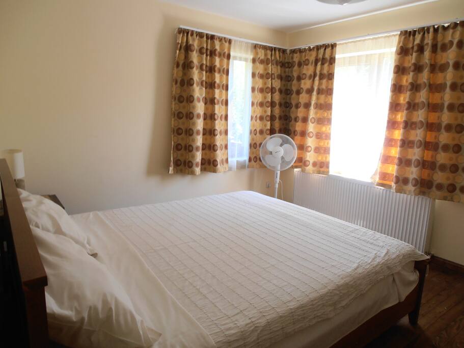 Double room, kingsize bed.