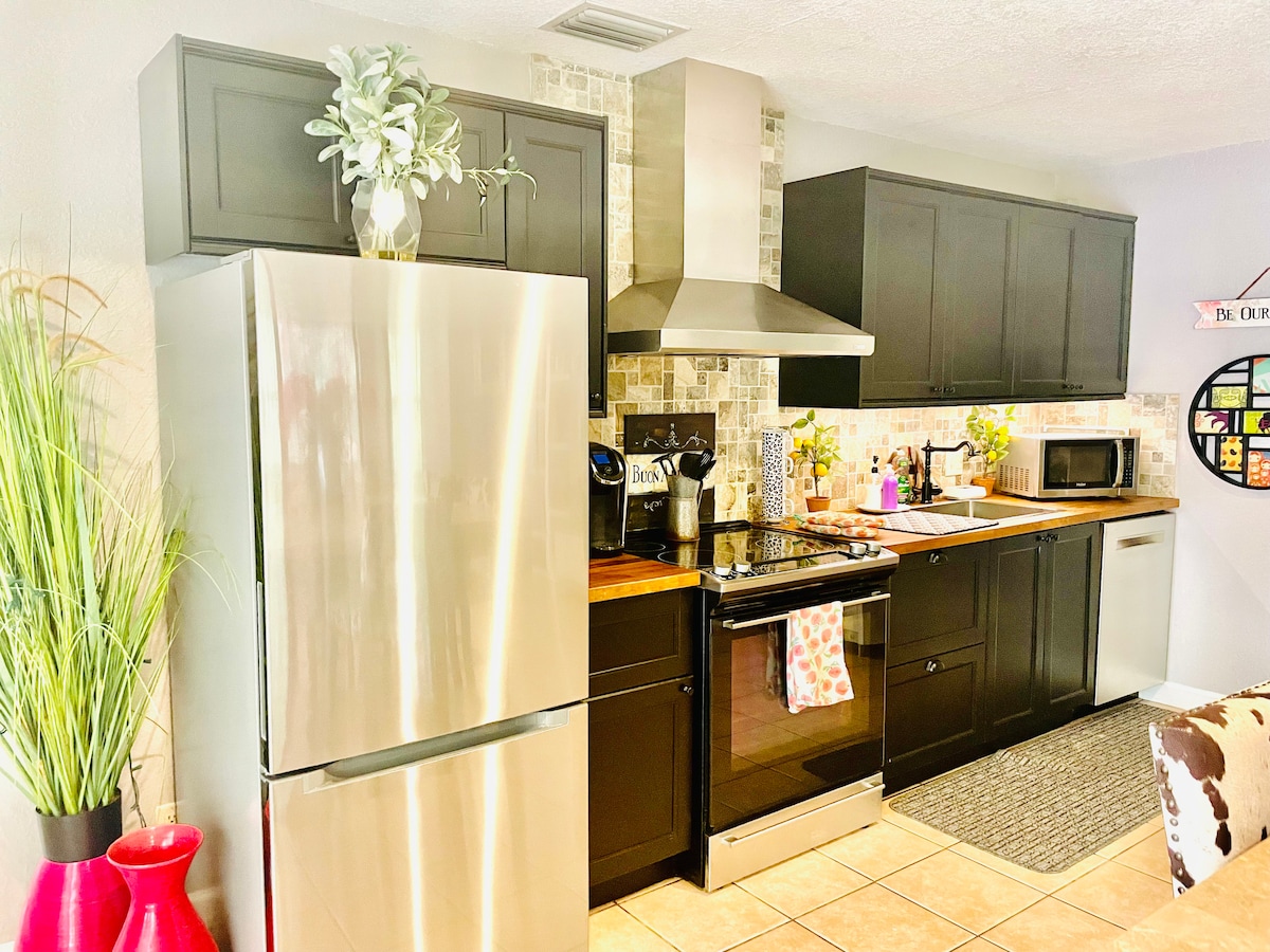 Full kitchen image 1