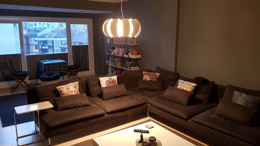 Sadece yabancı turistler kalabilir.