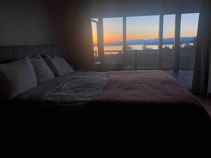 ห้องนอนใหญ่ตอนกลางคืน 