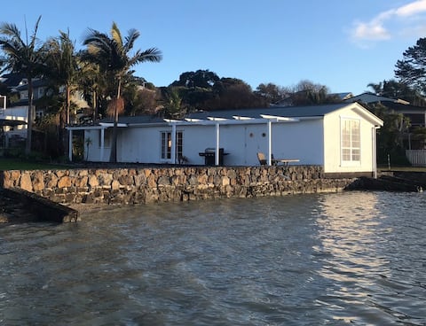The Boat House - absolute waterfront serenity