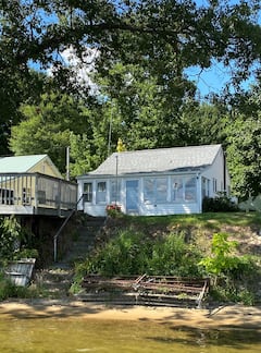 Charming+Cottage+on+Beautiful+Fish+Lake