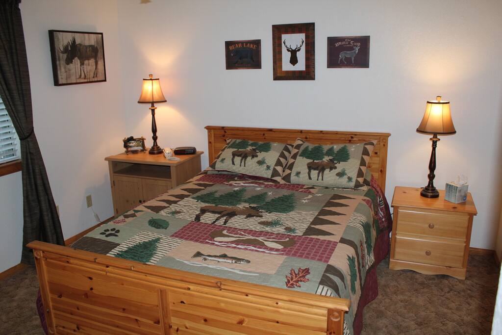 Master Bedroom with queen bed