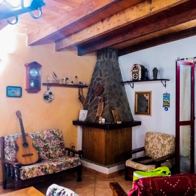 SALA DA PRANZO CON CAMINO