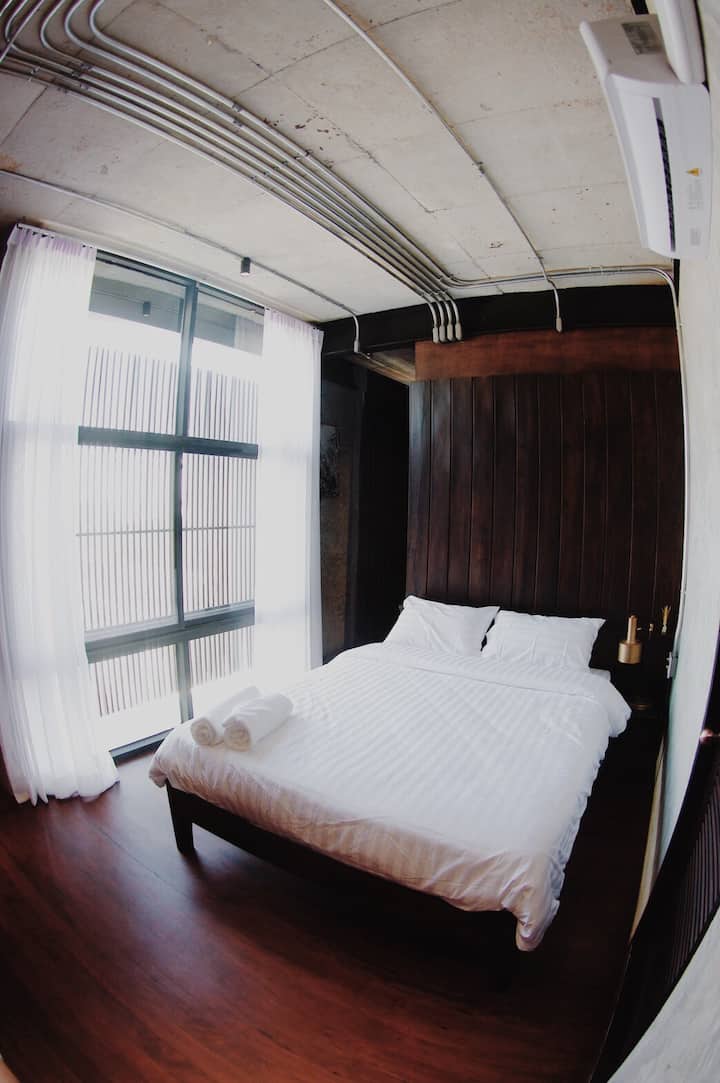 Спалня 44 с изглед към града 