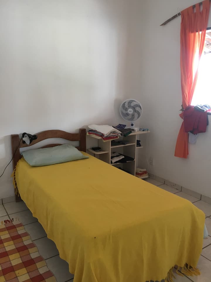 套房2 ： 1张单人床