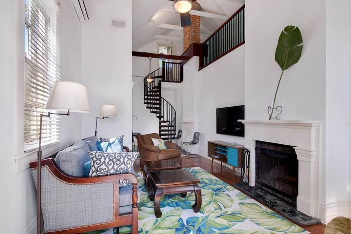 Uptown Pool Haven gallery image 3